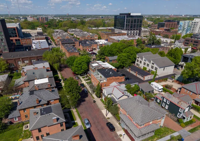Listing Photo 2 - Condo for sale in building located at 46 E Russell St, Columbus, OH 43215 - Unit #