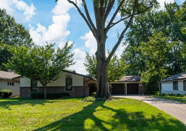 2nd image of 288 S Virginia Lee Rd, Columbus, OH 43209 | MLS# 226031353