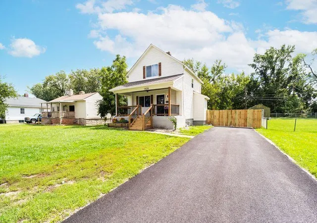 Photo 2 of Single family home for sale at 1929 Dunbar Dr, Columbus, OH 43224 | MLS# 226031350 | Listing updated on 2026-08-28
