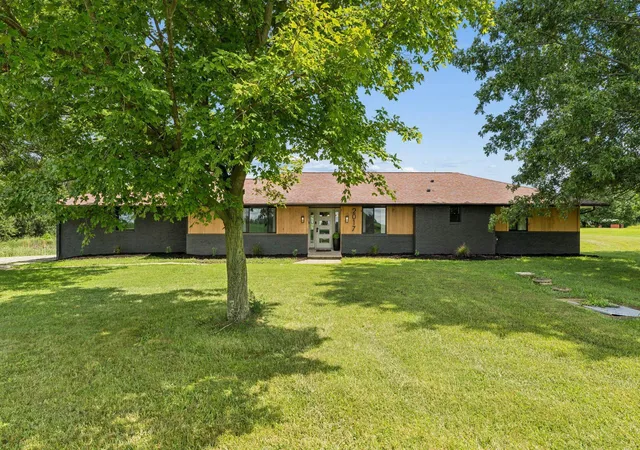 Photo 3 of Single family home for sale at 2017 Hazelton Etna Rd Sw, Pataskala, OH 43062 | MLS# 226031902 | Listing updated on 2026-09-11