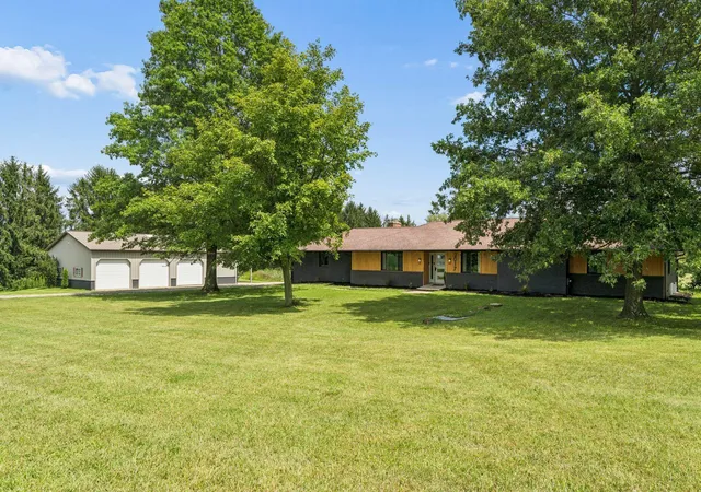 Photo 1 of Single family home for sale at 2017 Hazelton Etna Rd Sw, Pataskala, OH 43062 | MLS# 226031902 | Listing updated on 2026-09-29