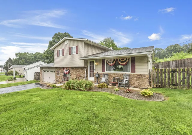 1st image of 101 Clearview Dr Ne, Newark, OH 43055 | MLS# 226031629