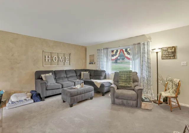 Photo 3 of Single family home for sale at 101 Clearview Dr NE, Newark, OH 43055 | MLS# 226031629 | Listing updated on 2026-08-31