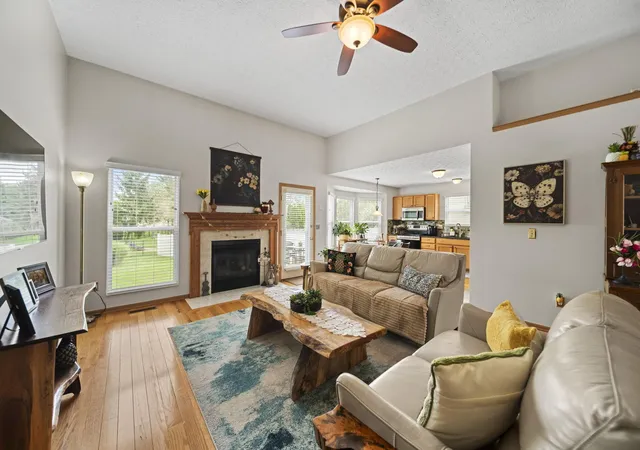 4th image of 3306 Summer Glen Dr, Grove City, OH 43123 | MLS# 226031421
