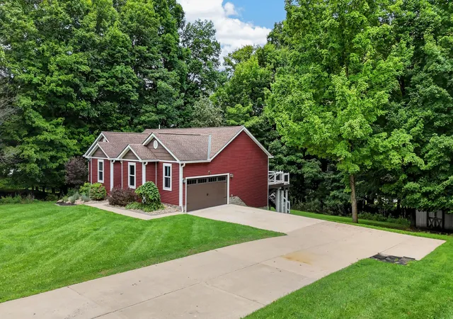 Photo 3 of Single family home for sale at 365 Valleybrook Cir, Howard, OH 43028 | MLS# 226031564 | Listing updated on 2026-09-16