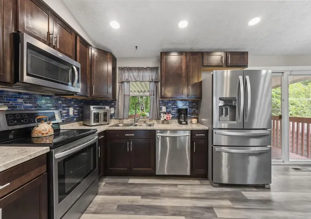 Photo 3 of Single family home for sale at 215 Greenlake St, Galloway, OH 43119 | MLS# 226031405 | Listing updated on 2026-09-14