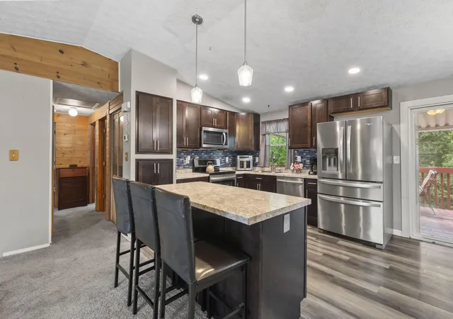 Photo 4 of Single family home for sale at 215 Greenlake St, Galloway, OH 43119 | MLS# 226031405 | Listing updated on 2026-09-14