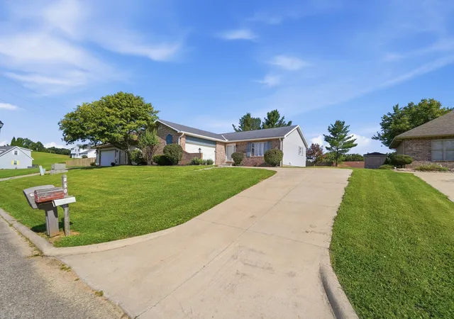Photo 3 of Single family home for sale at 293 Mae St, Logan, OH 43138 | MLS# 226033114 | Listing updated on 2026-09-03