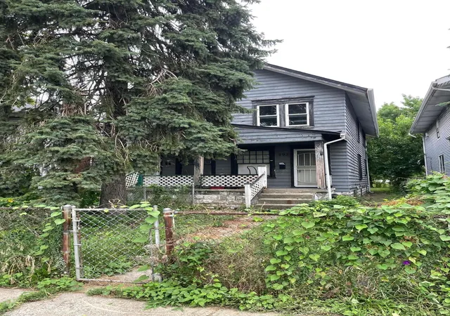 Listing Photo 3 - Condo for sale in building located at 790 E Starr Ave, Columbus, OH 43201