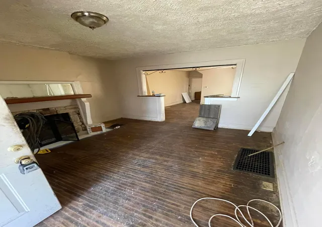 Listing Photo 4 - Condo for sale in building located at 790 E Starr Ave, Columbus, OH 43201