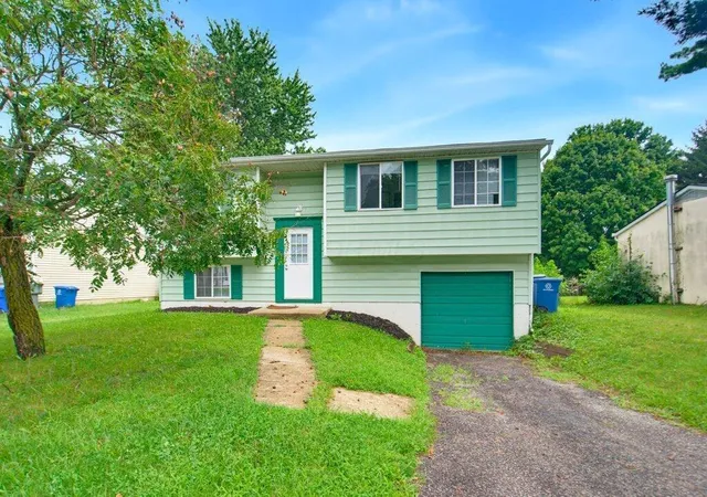 1st image of 3804 Big Walnut Dr, Groveport, OH 43125 | MLS# 226031441