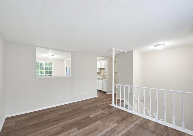 3rd image of 3804 Big Walnut Dr, Groveport, OH 43125 | MLS# 226031441