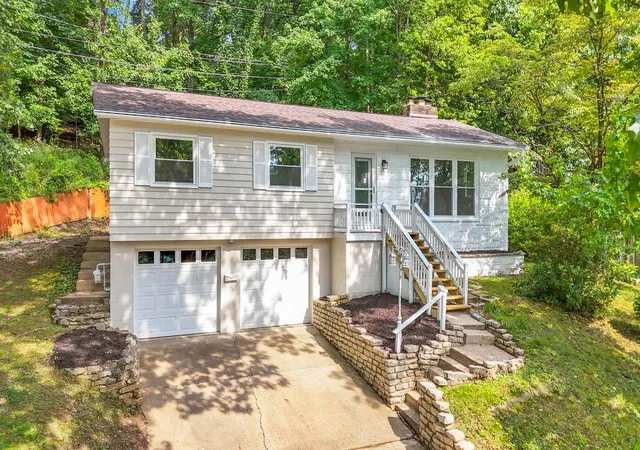 image of 1318 Graf St, Lancaster, OH 43130 | MLS# 226031738