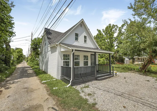 Photo 3 of Single family home for sale at 2461 Bremen St, Columbus, OH 43211 | MLS# 226031444 | Listing updated on 2026-10-06