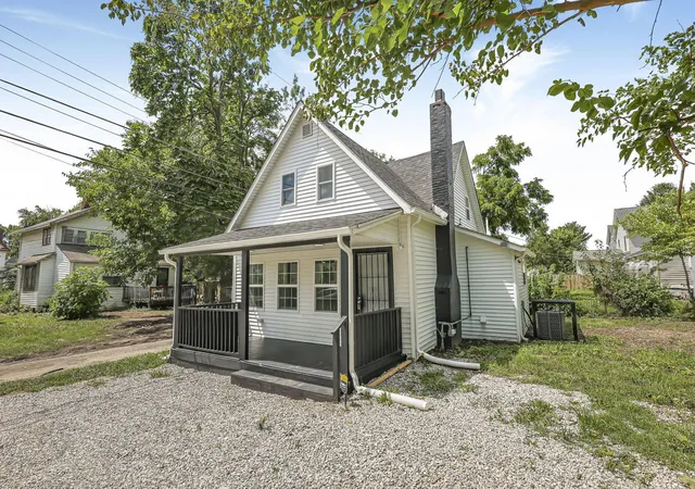 Photo 3 of Single family home for sale at 2461 Bremen St, Columbus, OH 43211 | MLS# 226031444 | Listing updated on 2026-10-10