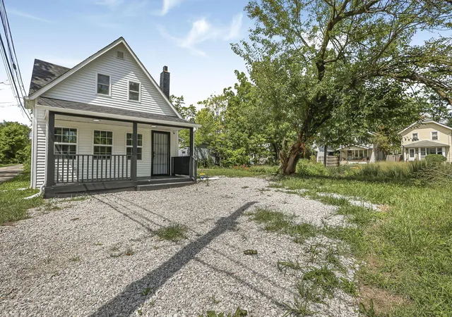 Photo 4 of Single family home for sale at 2461 Bremen St, Columbus, OH 43211 | MLS# 226031444 | Listing updated on 2026-10-10
