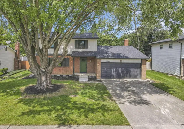 Photo 1 of Single family home for sale at 2208 Pine Knoll Ave, Columbus, OH 43229 | MLS# 226032090 | Listing updated on 2026-09-30