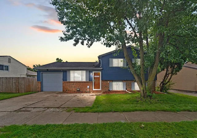 Photo 2 of Single family home for sale at 5329 Refugee Rd, Columbus, OH 43232 | MLS# 226031504 | Listing updated on 2026-09-11
