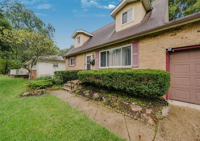 Photo 3 of Single family home for sale at 1272 Shady Ln Rd, Columbus, OH 43227 | MLS# 226031591 | Listing updated on 2026-09-09