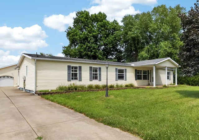Photo 2 of Single family home for sale at 12 Stevy Ln, Frazeysburg, OH 43822 | MLS# 226031644 | Listing updated on 2026-09-05
