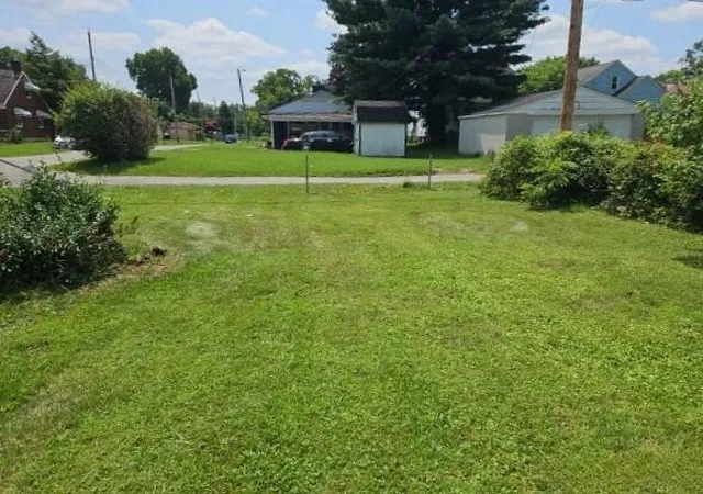 Photo 4 of Sale Pending at 2141 Margaret Ave, Columbus, OH 43219 | MLS# 226031459 | Listing updated on 2026-10-02