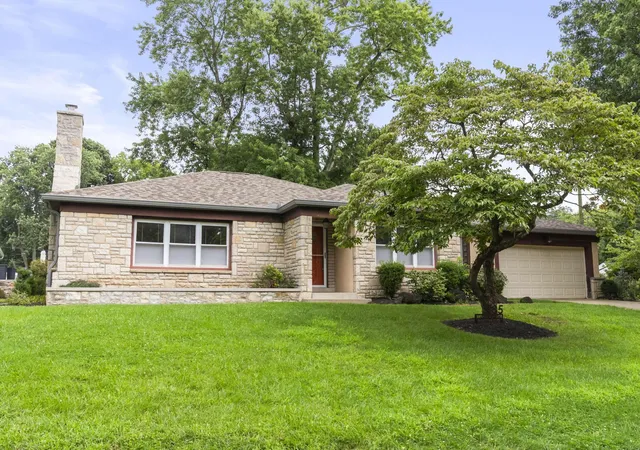 1st image of 285 Beverly Pl, Worthington, OH 43085 | MLS# 226031755