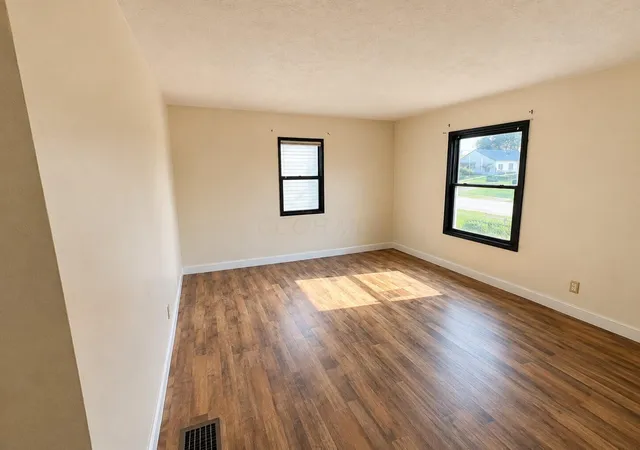 Photo 3 of Sale Pending at 613 N Dawson Ave, Columbus, OH 43219 | MLS# 226031491 | Listing updated on 2026-09-10