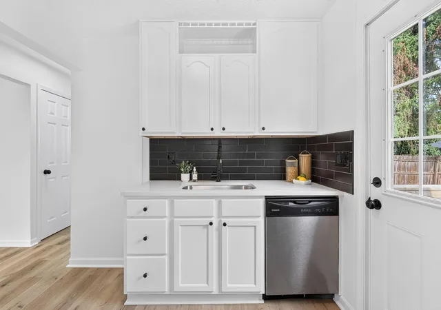 Photo 3 of Single family home for sale at 860 Minerva Ave, Columbus, OH 43229 | MLS# 226031508 | Listing updated on 2026-10-05