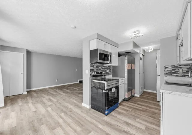 3rd image of 2467 Burgandy Ln, Columbus, OH 43232