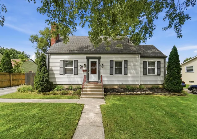 1st image of 293 Pasadena Ave, Columbus, OH 43228 | MLS# 226031667