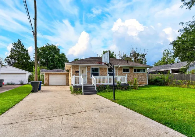 2nd image of 4479 Amesbury Rd, Columbus, OH 43227 | MLS# 226031582