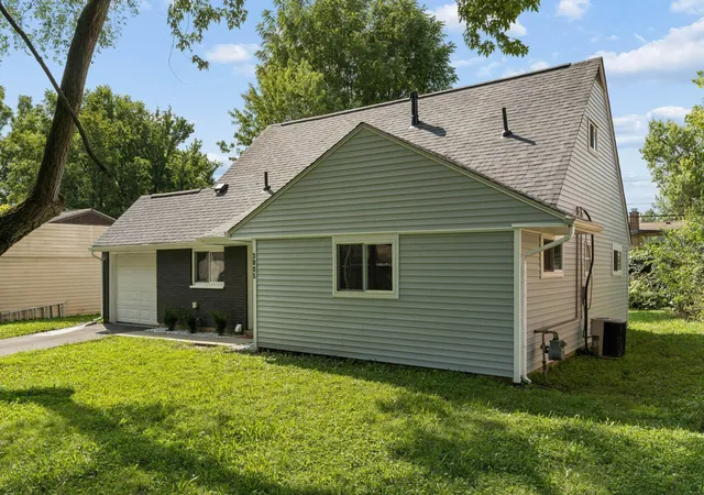 3rd image of 3805 Gilroy Rd, Columbus, OH 43227 | MLS# 226031538