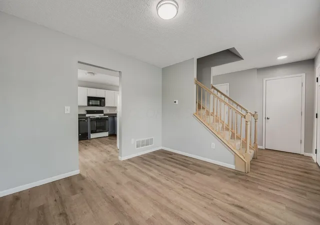 Photo 4 of Single family home for sale at 1144 Tenagra Way, Columbus, OH 43228 | MLS# 226031563 | Listing updated on 2026-09-21