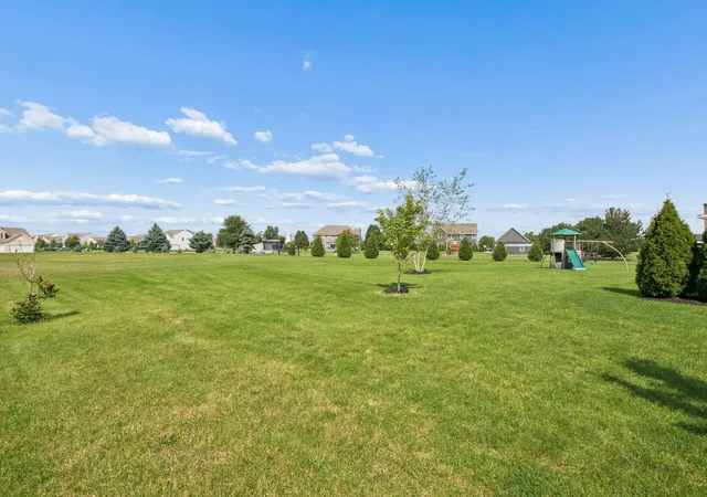 Photo 3 of Single family home for sale at 824 Forest Edge Ct, Marysville, OH 43040 | MLS# 226031572 | Listing updated on 2026-08-27
