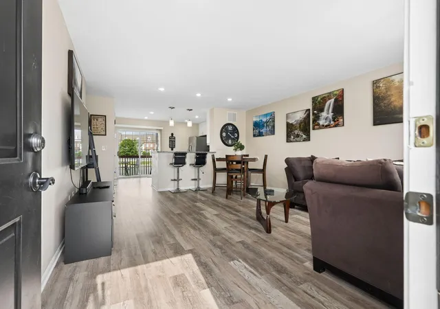 image of 1080 Shady Lake Dr, Columbus, OH 43228 | MLS# 226031579