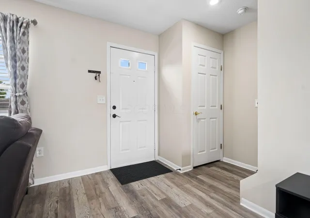 image of 1080 Shady Lake Dr, Columbus, OH 43228 | MLS# 226031579