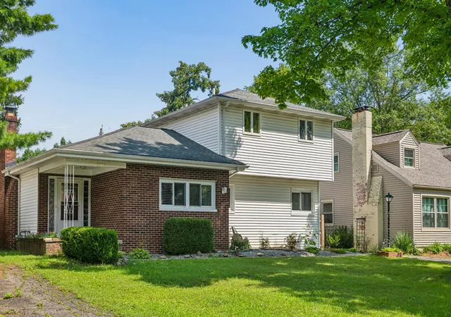2nd image of 2802 Wildwood Rd, Columbus, OH 43231 | MLS# 226031779