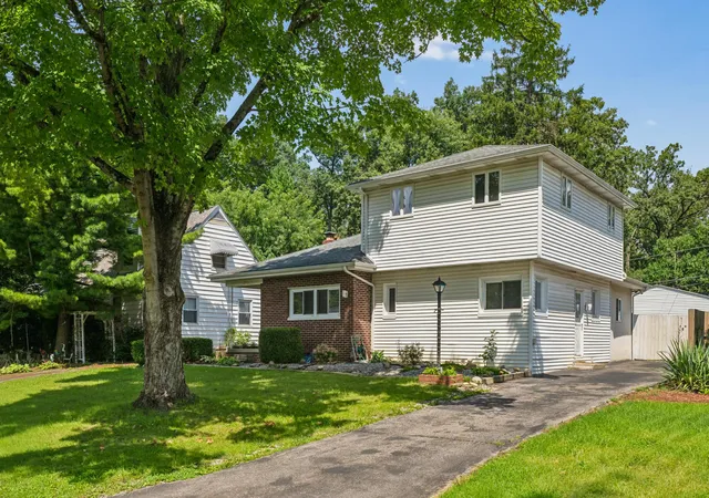 3rd image of 2802 Wildwood Rd, Columbus, OH 43231 | MLS# 226031779