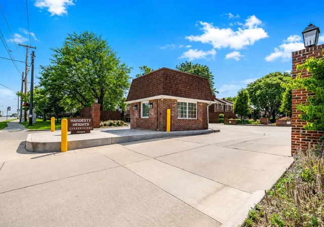 Listing Photo 2 - Condo for sale in building located at 431 Pamlico St, Columbus, OH 43228 - Unit #JL8
