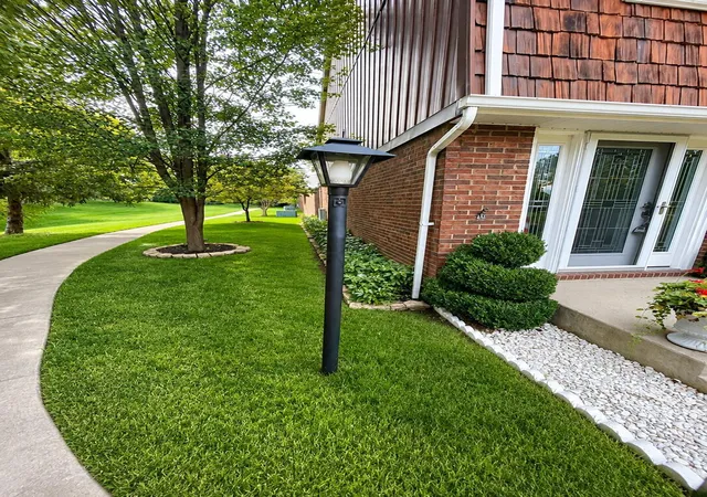 Photo 3 of Condo for sale at 431 Pamlico St #JL8, Columbus, OH 43228 | MLS# 226031588 | Listing updated on 2026-10-05