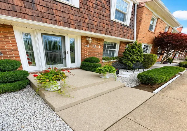 Listing Photo 4 - Condo for sale in building located at 431 Pamlico St, Columbus, OH 43228 - Unit #JL8