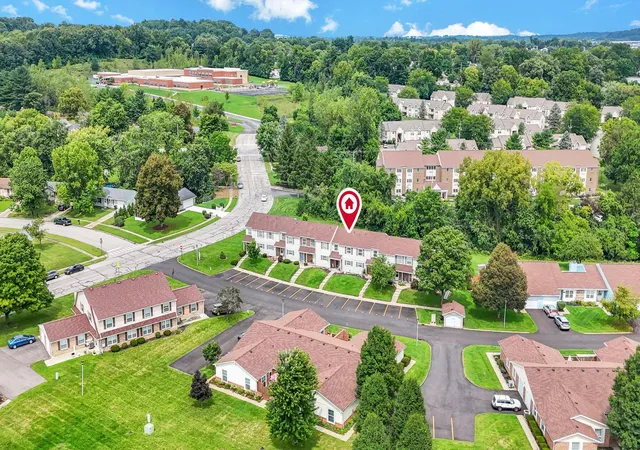 image of 413 Williamsburg Ln Nw, Lancaster, OH 43130