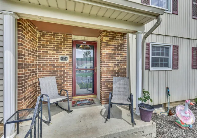 image of 413 Williamsburg Ln Nw #E, Lancaster, OH 43130 | MLS# 226031760