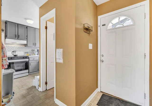 image of 413 Williamsburg Ln Nw #E, Lancaster, OH 43130 | MLS# 226031760