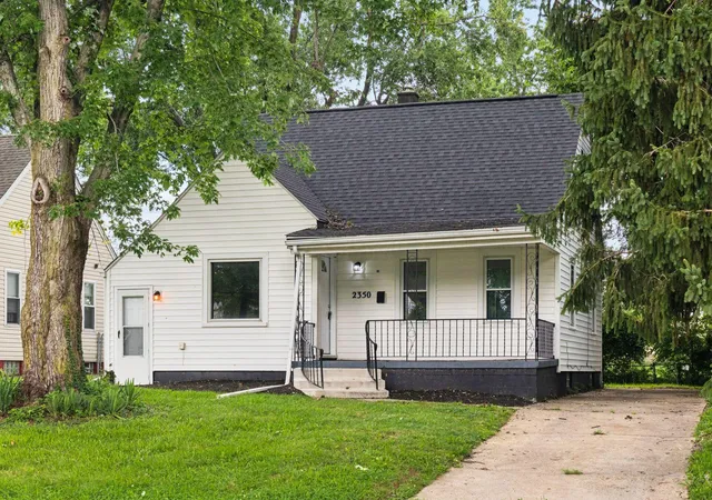 Photo 1 of Single family home for sale at 2350 Vendome Dr S, Columbus, OH 43219 | MLS# 226032546 | Listing updated on 2026-09-11