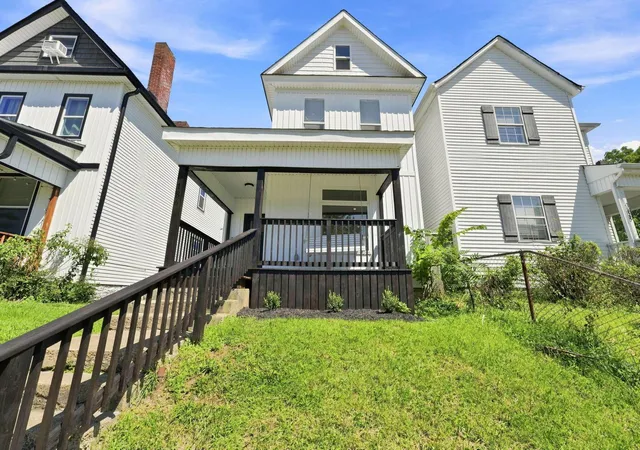 Photo 2 of Single family home for sale at 186 Dakota Ave, Columbus, OH 43223 | MLS# 226032434 | Listing updated on 2026-09-14