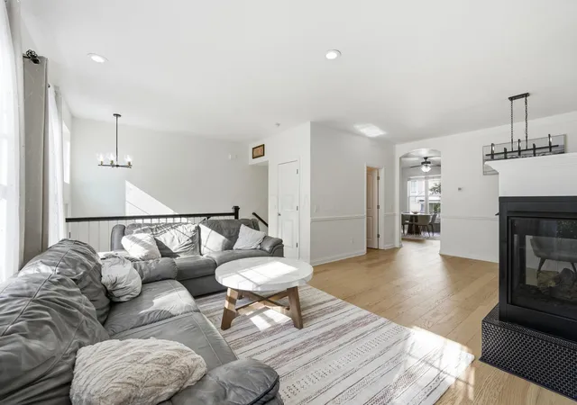 Listing Photo 4 - Condo for sale in building located at 2842 Acarie Dr, Columbus, OH 43219