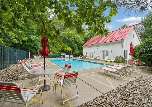 2nd image of 362 Sycamore Ridge Wy, Columbus, OH 43230