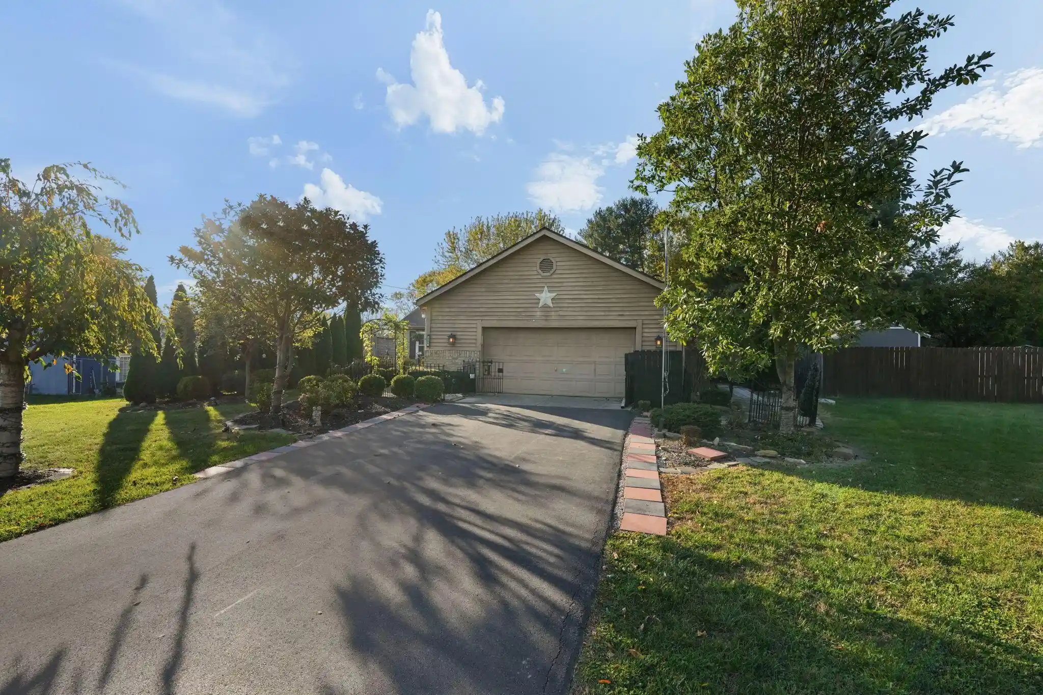 Single family home for sale at 2400 Yuma Dr, London, OH 43140 | MLS# 226032190