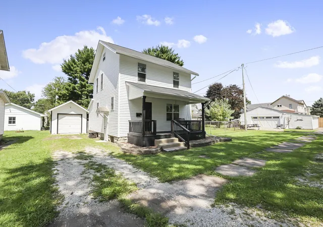 Photo 3 of Single family home for sale at 716 Maple Grove Ave, Newark, OH 43055 | MLS# 226032049 | Listing updated on 2026-09-23